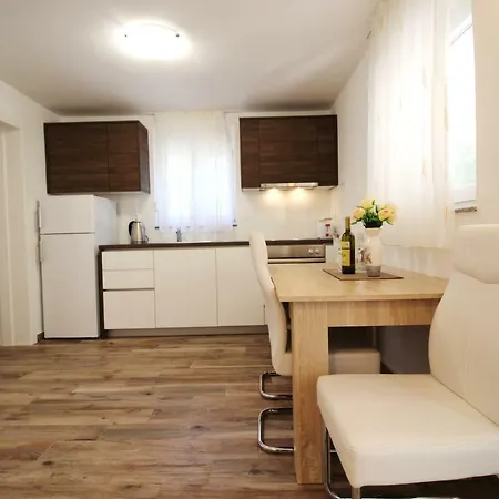 Apartment Buskulic *