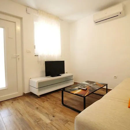 Buskulic Apartment *